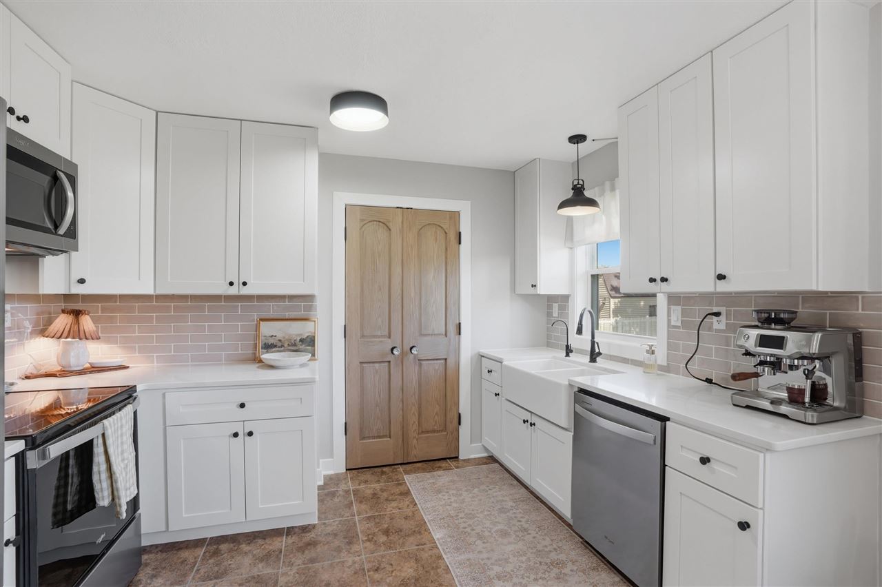 703 F Avenue Kalona IA 52247