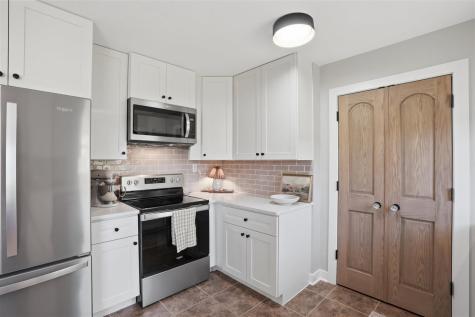 703 F Avenue Kalona IA 52247