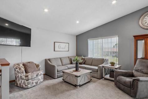 305 Westwood Road Williamsburg IA 52361