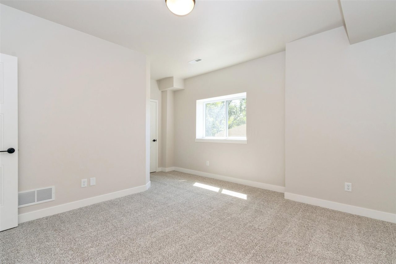 1044 Highland Trail Solon IA 52333