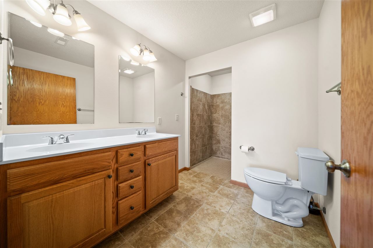 531 Bear Drive Tiffin IA 52340