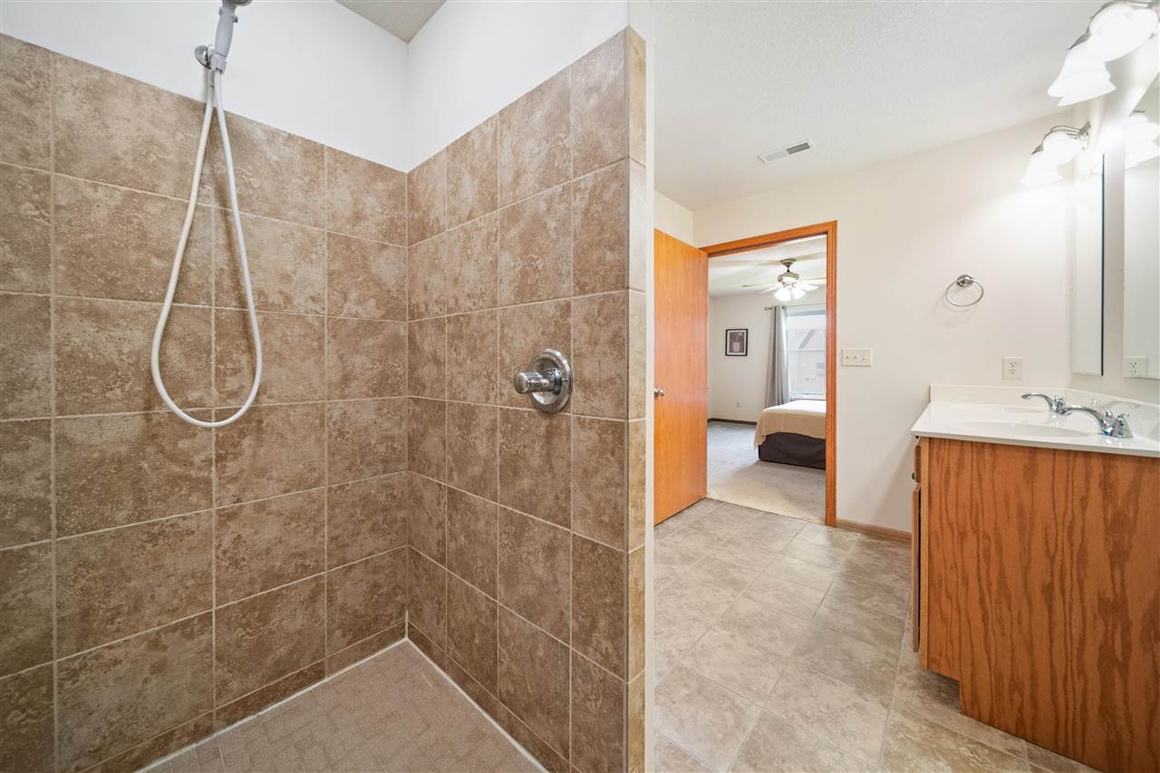 531 Bear Drive Tiffin IA 52340