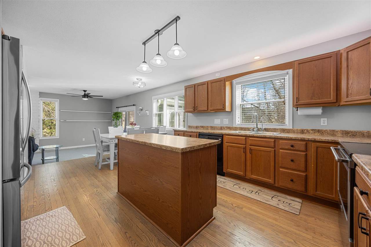 1105 Maple Street Robins IA 52328