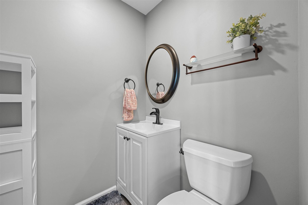 1105 Maple Street Robins IA 52328