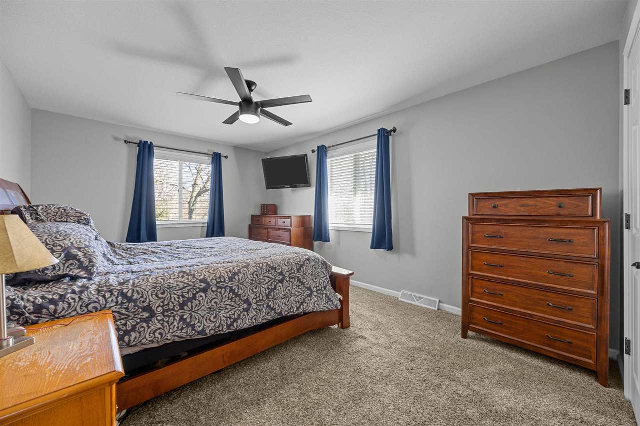 1105 Maple Street Robins IA 52328