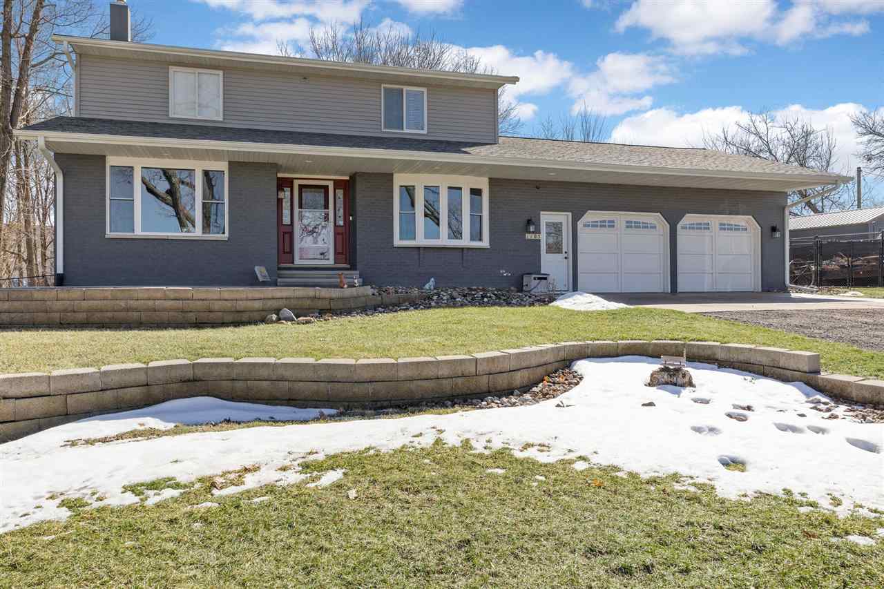 1105 Maple Street Robins IA 52328