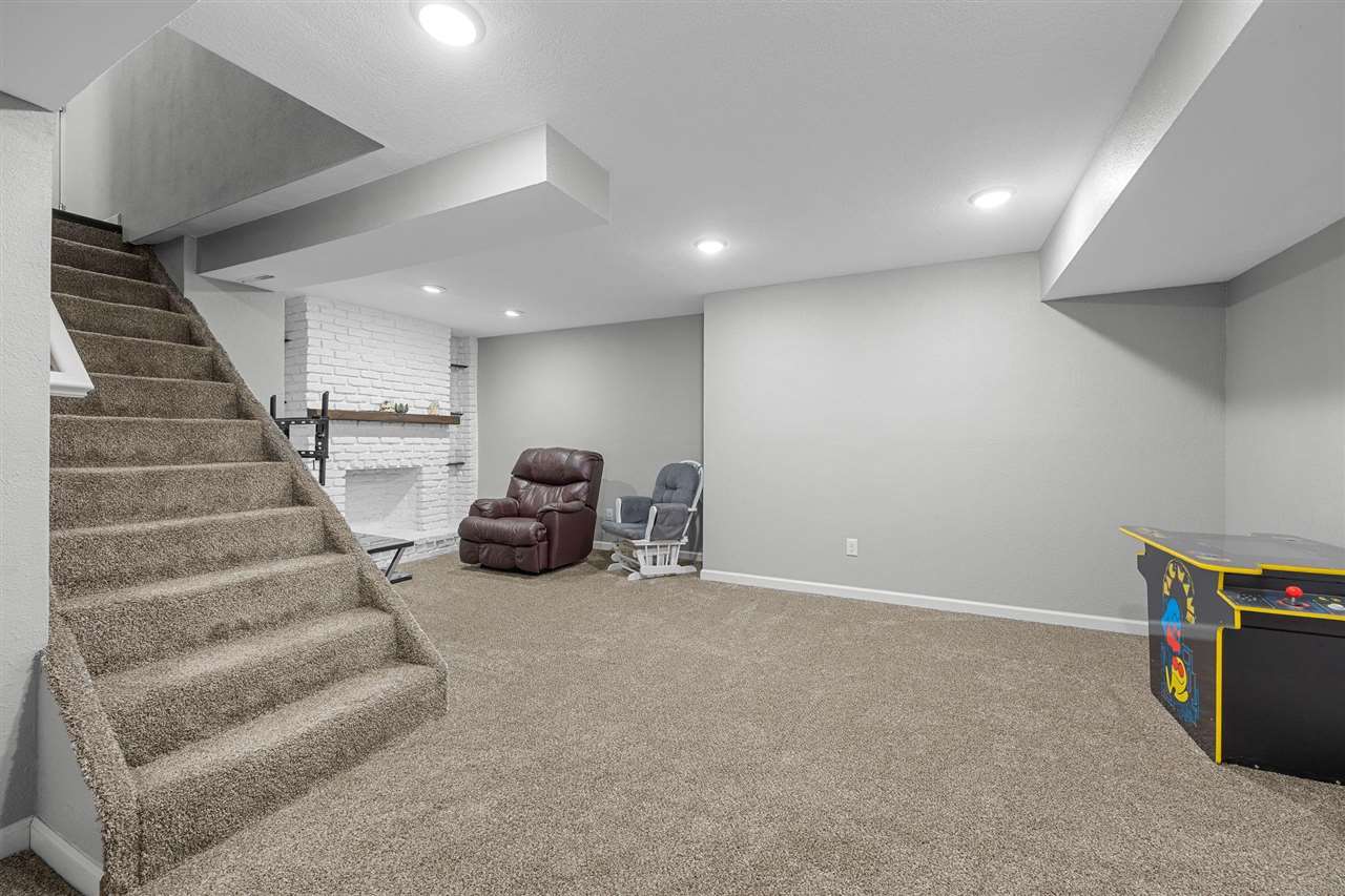 1105 Maple Street Robins IA 52328
