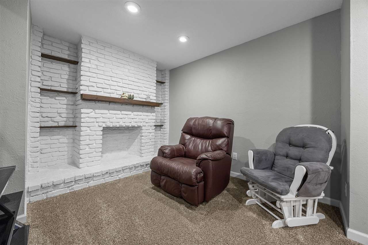 1105 Maple Street Robins IA 52328