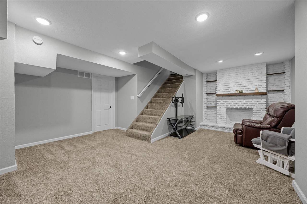 1105 Maple Street Robins IA 52328