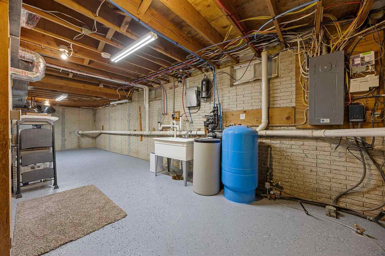 1105 Maple Street Robins IA 52328