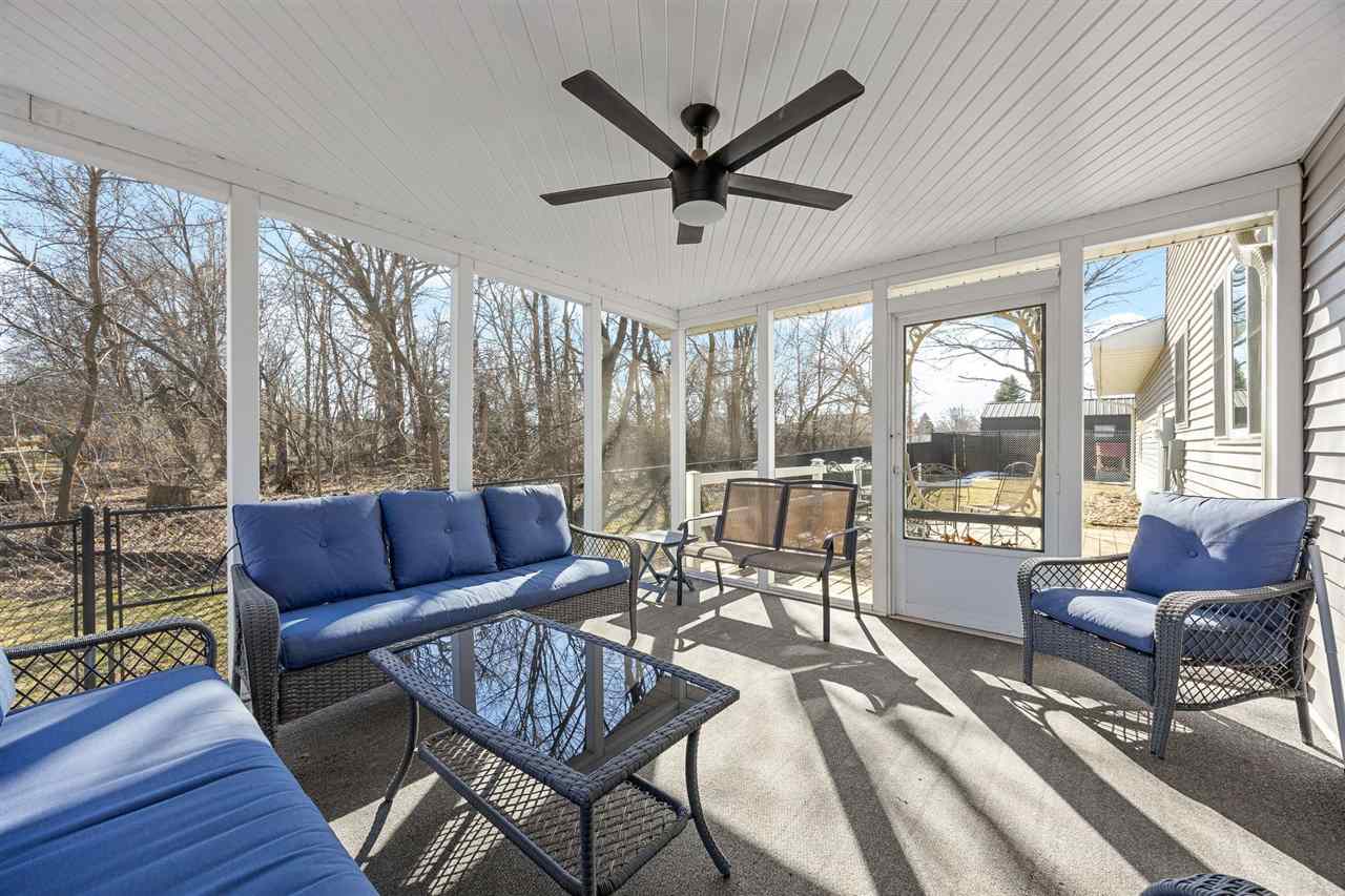 1105 Maple Street Robins IA 52328
