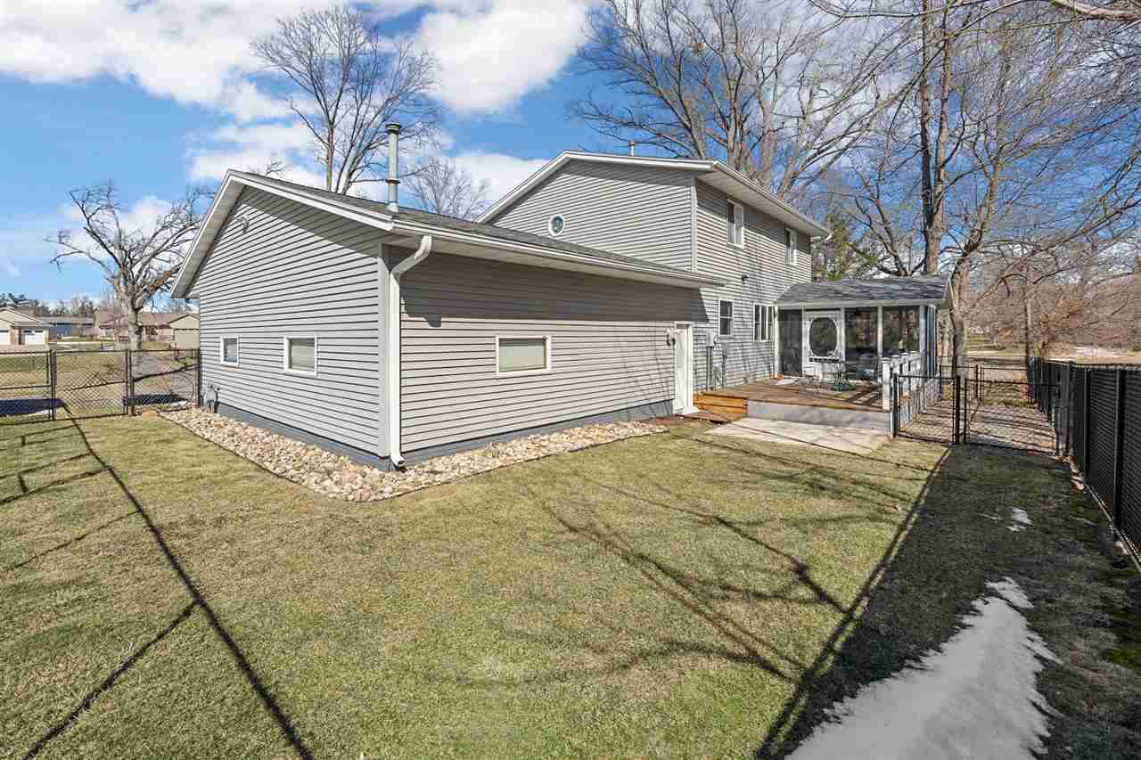 1105 Maple Street Robins IA 52328