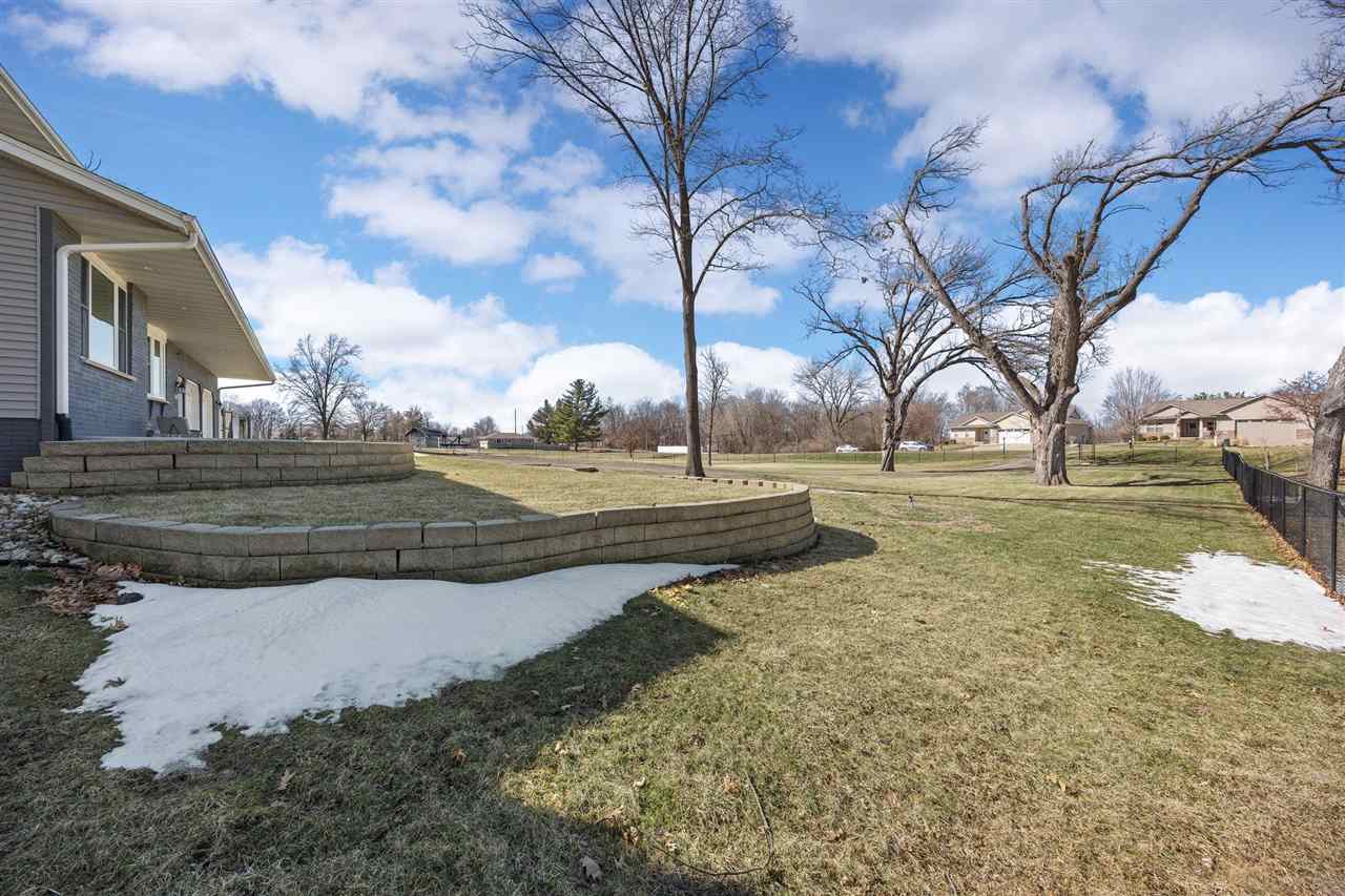1105 Maple Street Robins IA 52328