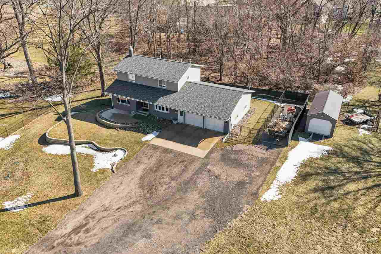 1105 Maple Street Robins IA 52328