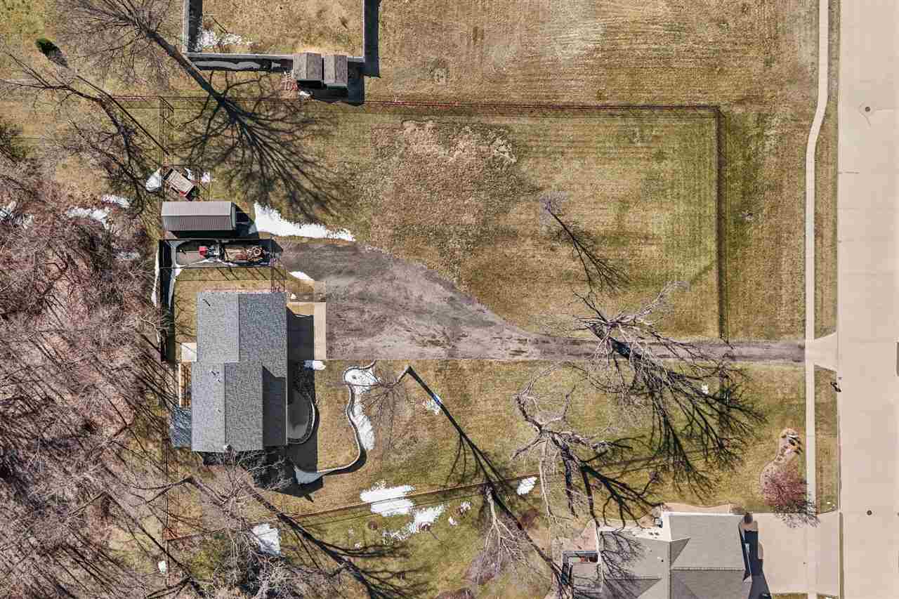 1105 Maple Street Robins IA 52328