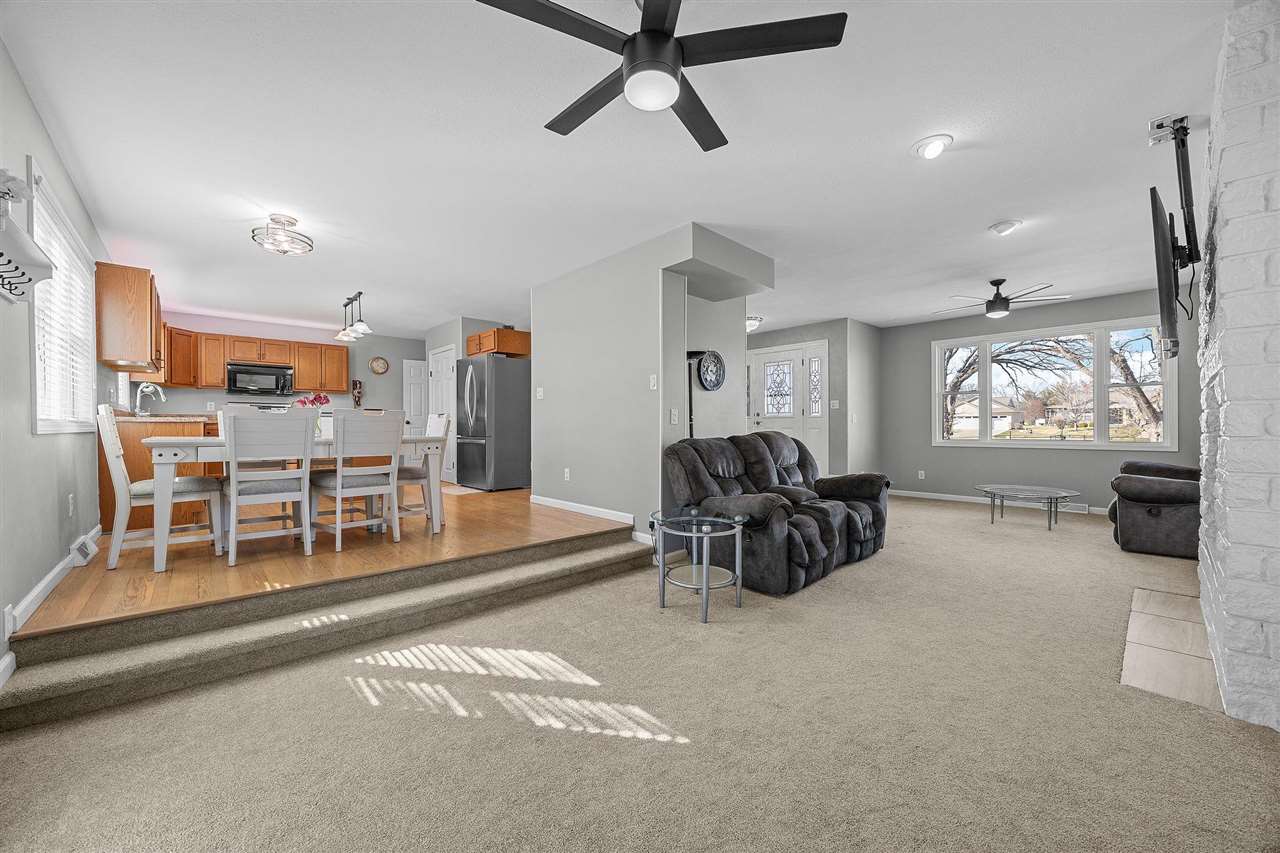 1105 Maple Street Robins IA 52328