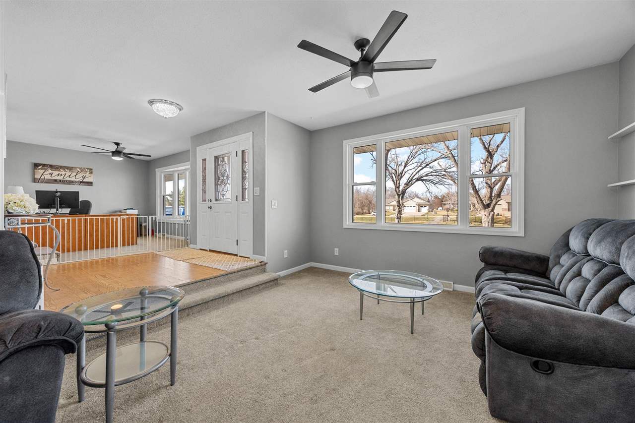 1105 Maple Street Robins IA 52328
