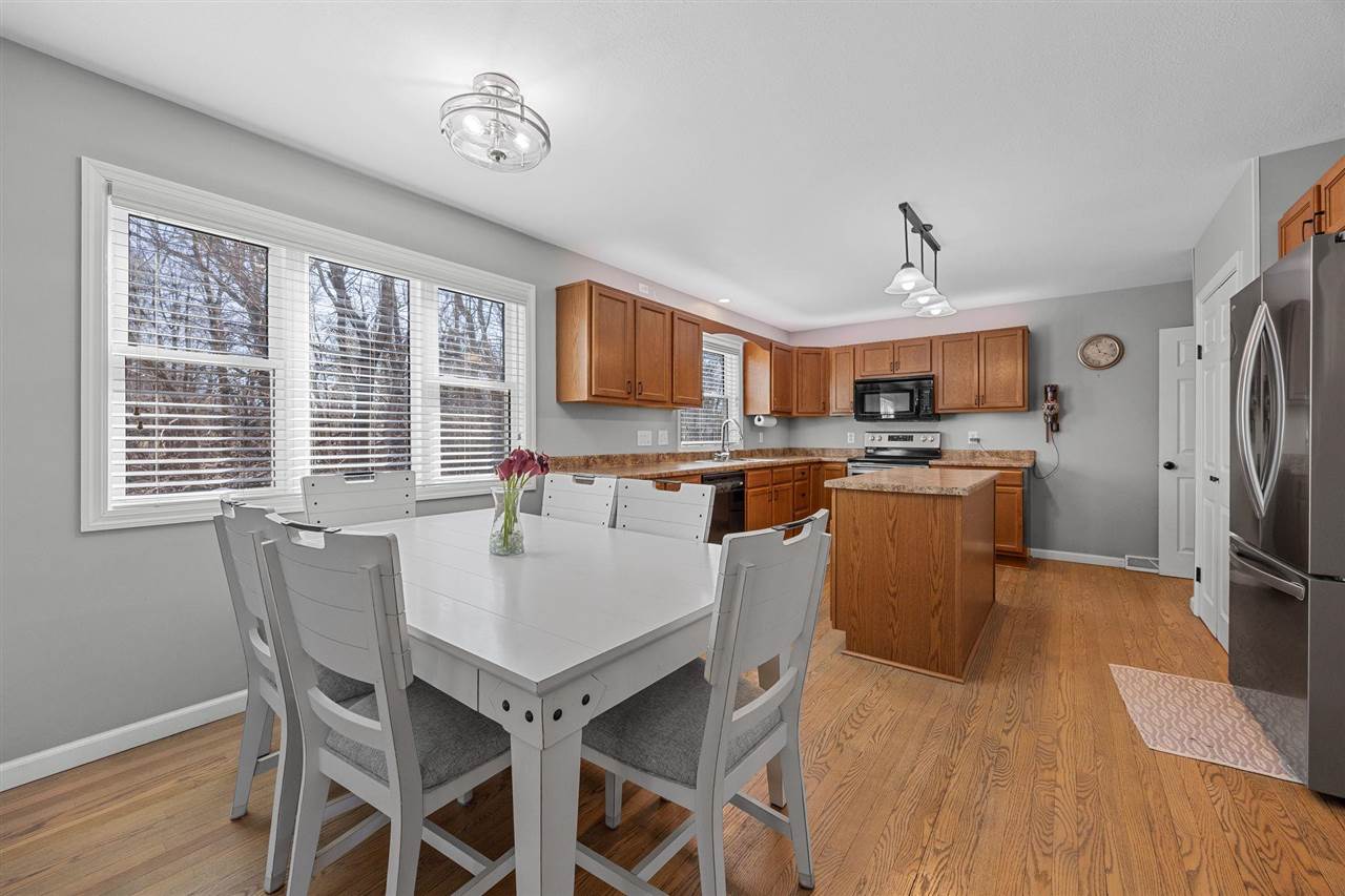 1105 Maple Street Robins IA 52328