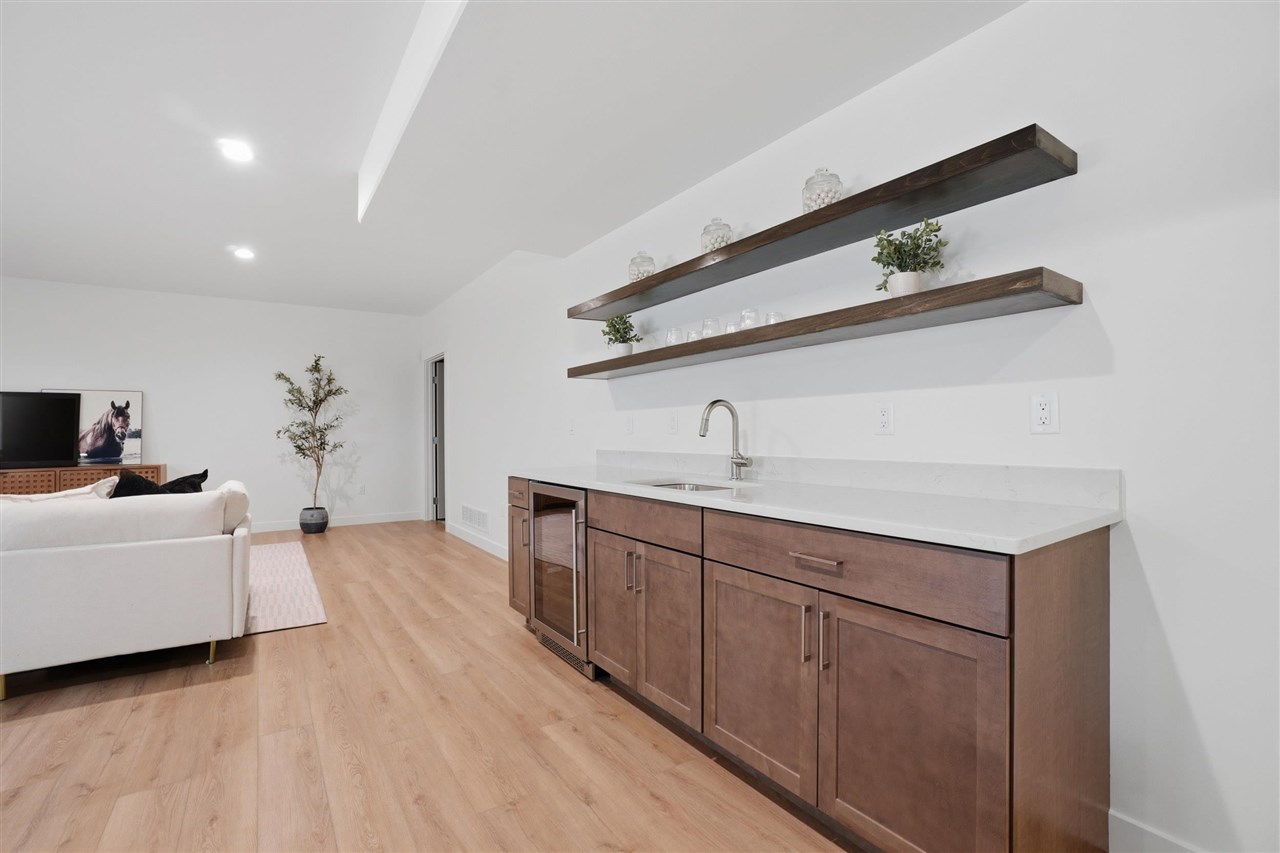 802 Crestview Drive Solon IA 52333