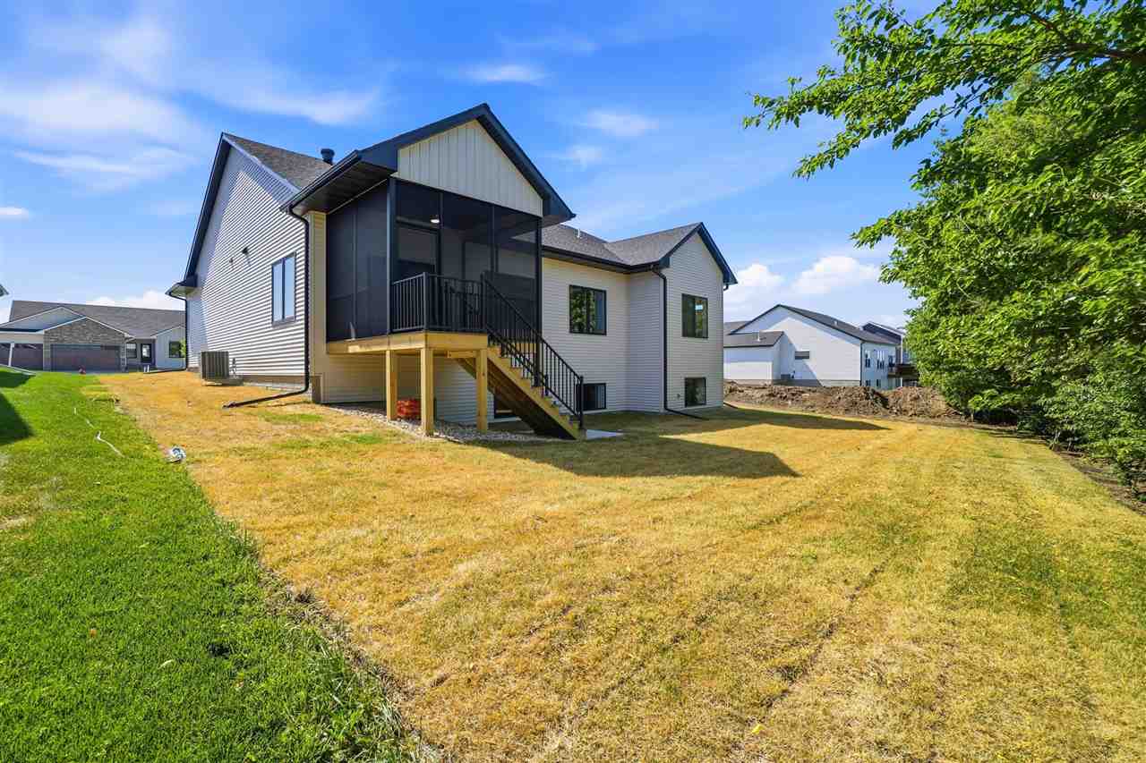 802 Crestview Drive Solon IA 52333