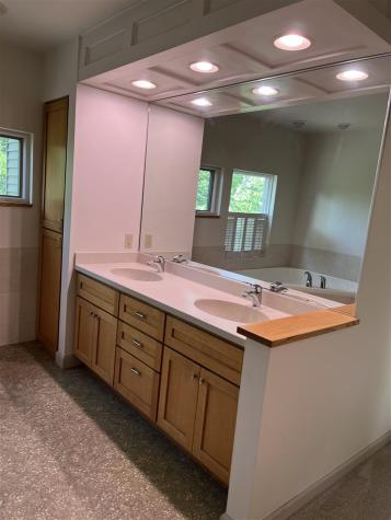 2624 Bluffwood Circle Iowa City IA 52245