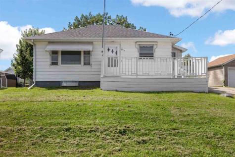 2414 Bowling Street SW Cedar Rapids IA 52404