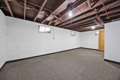 2414 Bowling Street SW Cedar Rapids IA 52404