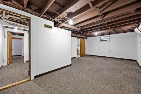 2414 Bowling Street SW Cedar Rapids IA 52404