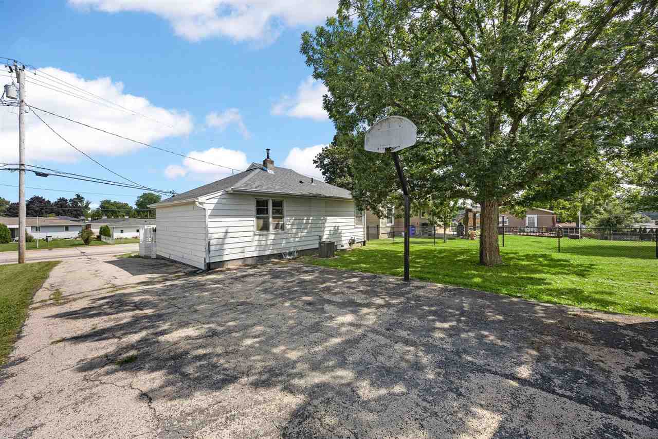 2414 Bowling Street SW Cedar Rapids IA 52404