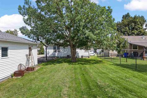 2414 Bowling Street SW Cedar Rapids IA 52404