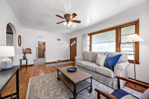 2414 Bowling Street SW Cedar Rapids IA 52404