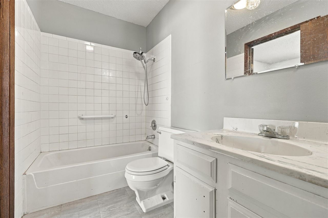 150 W Adams Street Marengo IA 52301