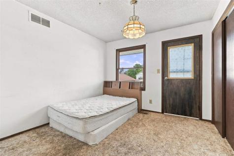150 W Adams Street Marengo IA 52301
