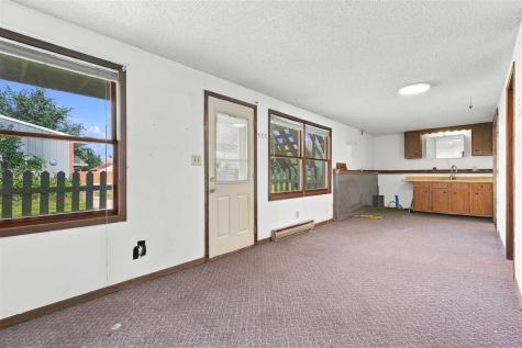 150 W Adams Street Marengo IA 52301