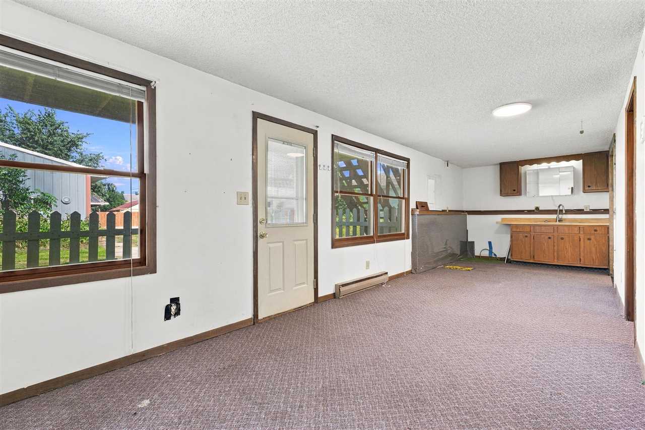 150 W Adams Street Marengo IA 52301