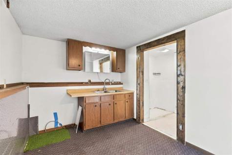 150 W Adams Street Marengo IA 52301
