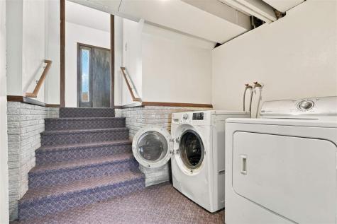 150 W Adams Street Marengo IA 52301