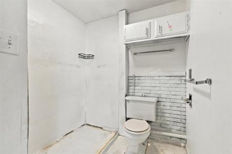 150 W Adams Street Marengo IA 52301