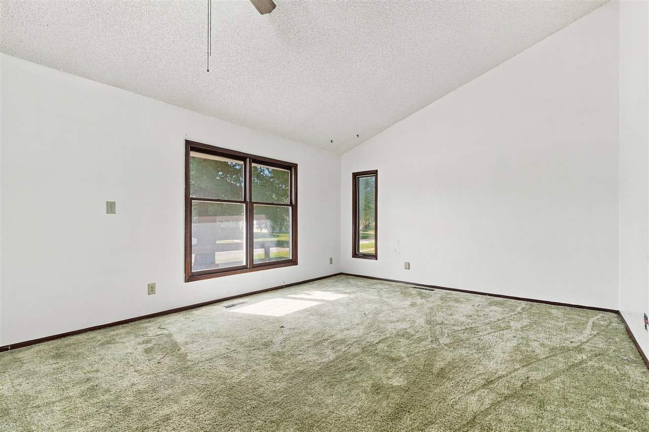 150 W Adams Street Marengo IA 52301