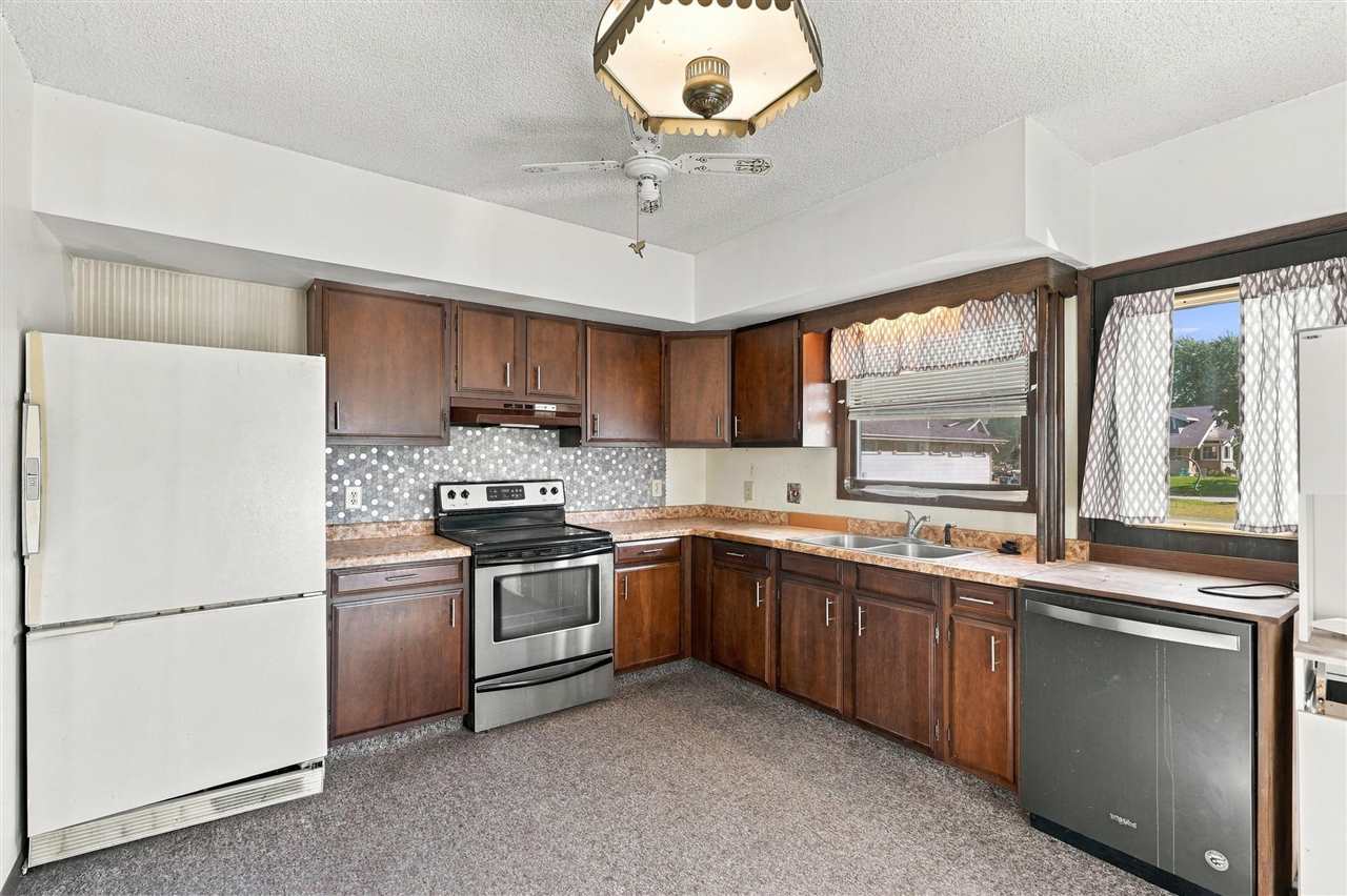150 W Adams Street Marengo IA 52301