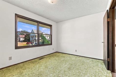 150 W Adams Street Marengo IA 52301