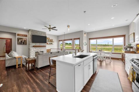 3176 Artesian Road Marion IA 52302
