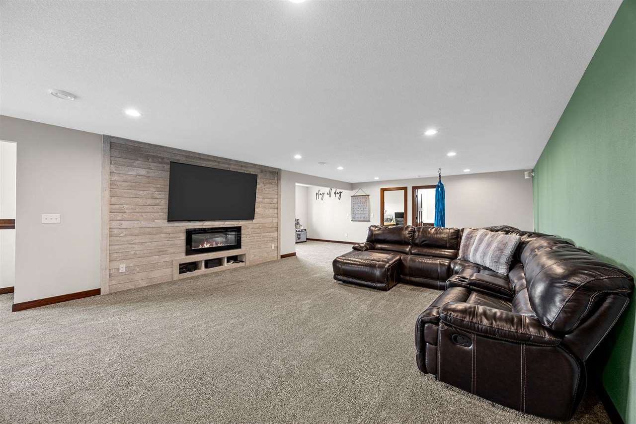 3176 Artesian Road Marion IA 52302