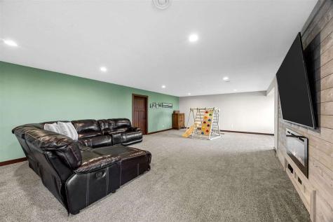 3176 Artesian Road Marion IA 52302