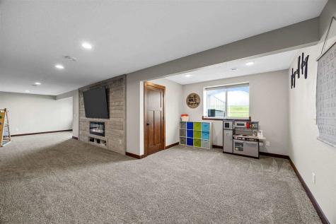3176 Artesian Road Marion IA 52302