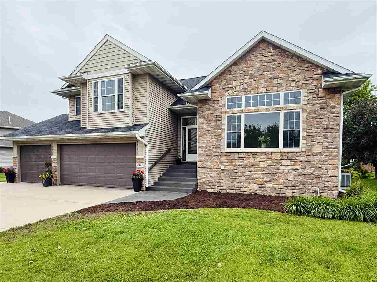 4421 Tempe Place Iowa City IA 52246