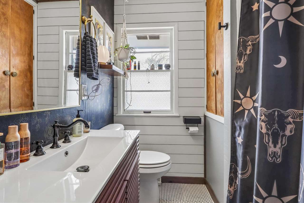 819 14th Avenue Coralville IA 52241