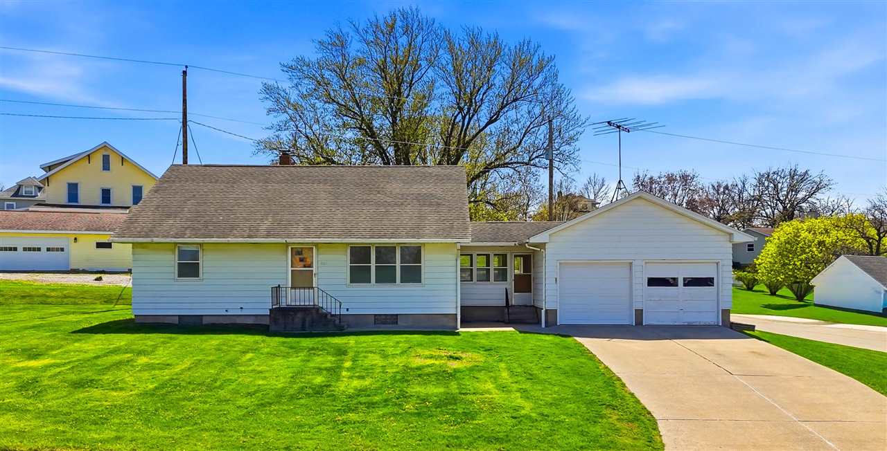 201 3rd Street Victor IA 52347