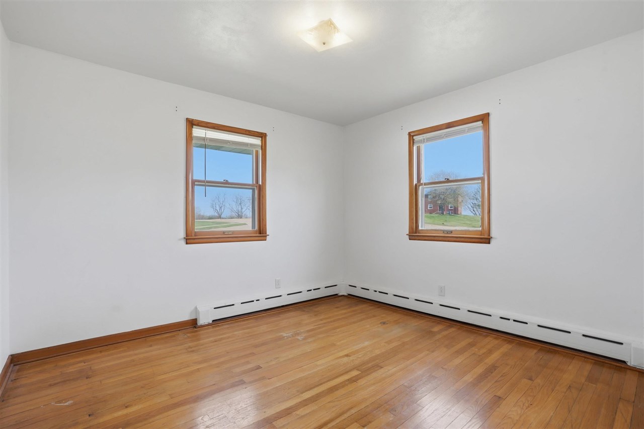 201 3rd Street Victor IA 52347