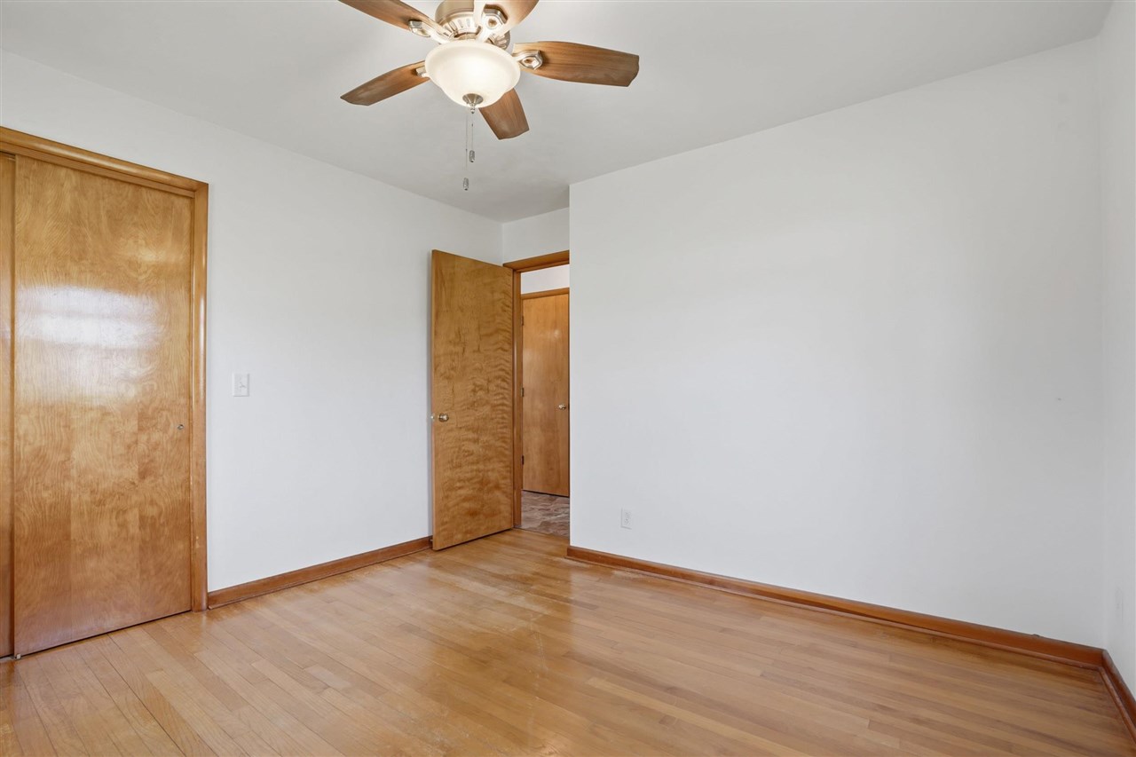 201 3rd Street Victor IA 52347